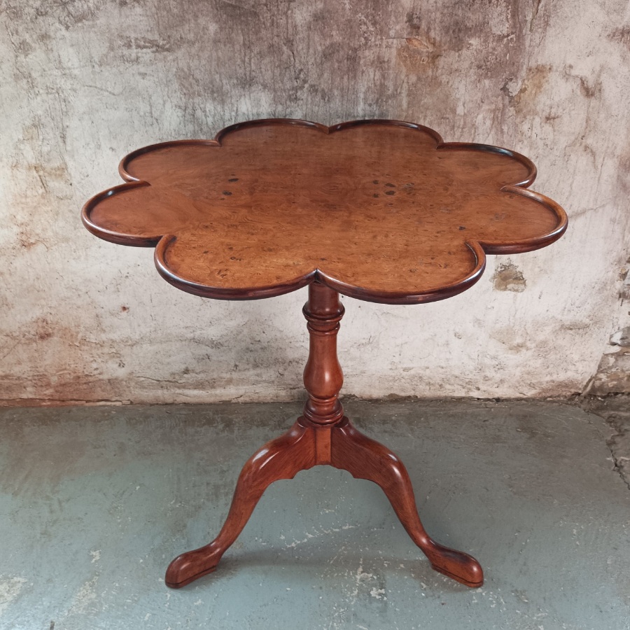 Georgian Style Revolving Lobed Pie Crust Tilt Top Table. (3).jpg